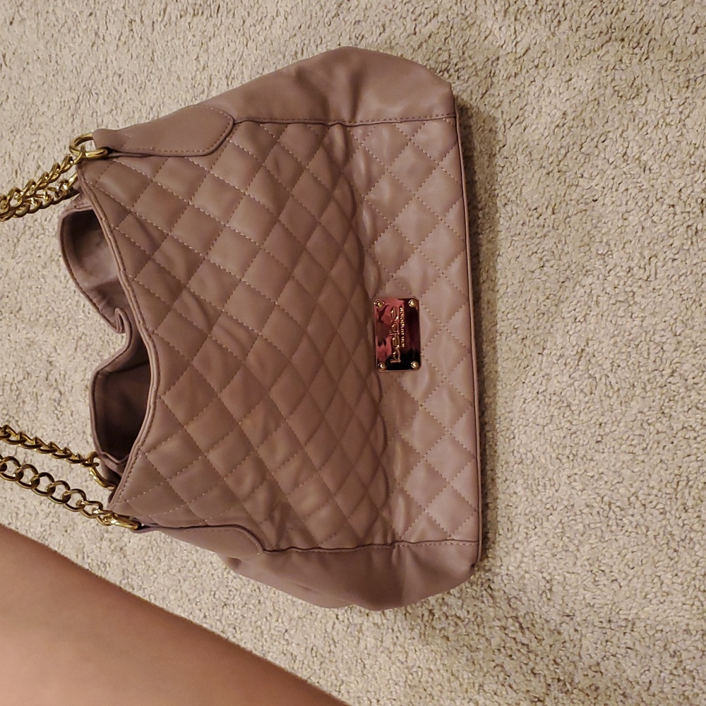 BEBE , Elegant Quilted Shoulder Bag - Picture 9 of 9